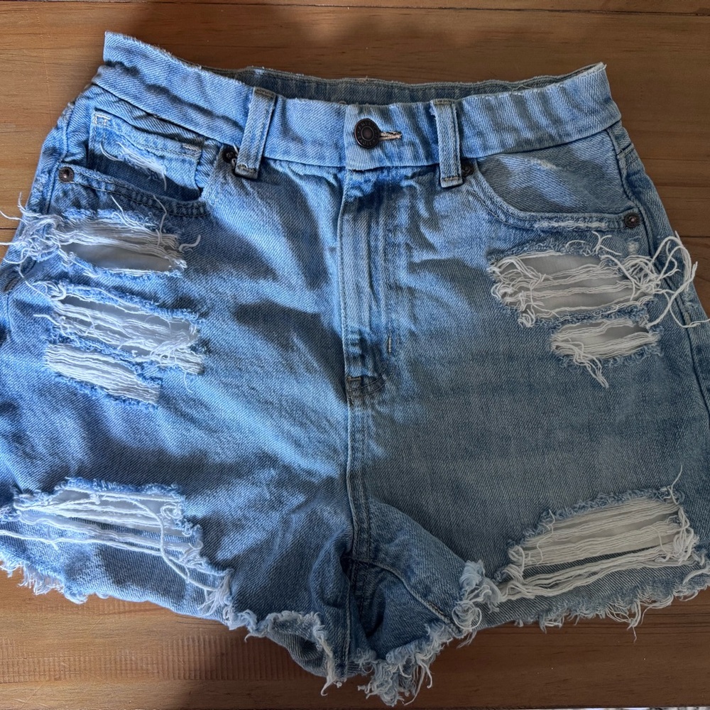 American Eagle Outfitters Light Blue Distressed Jean Shorts Size 2